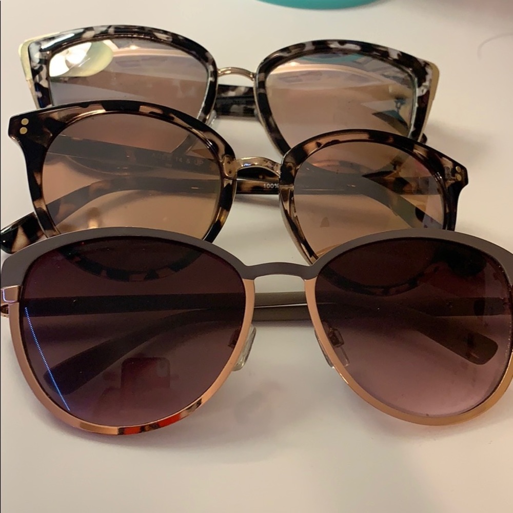 *SOLD* Sunglasses bundle!!
